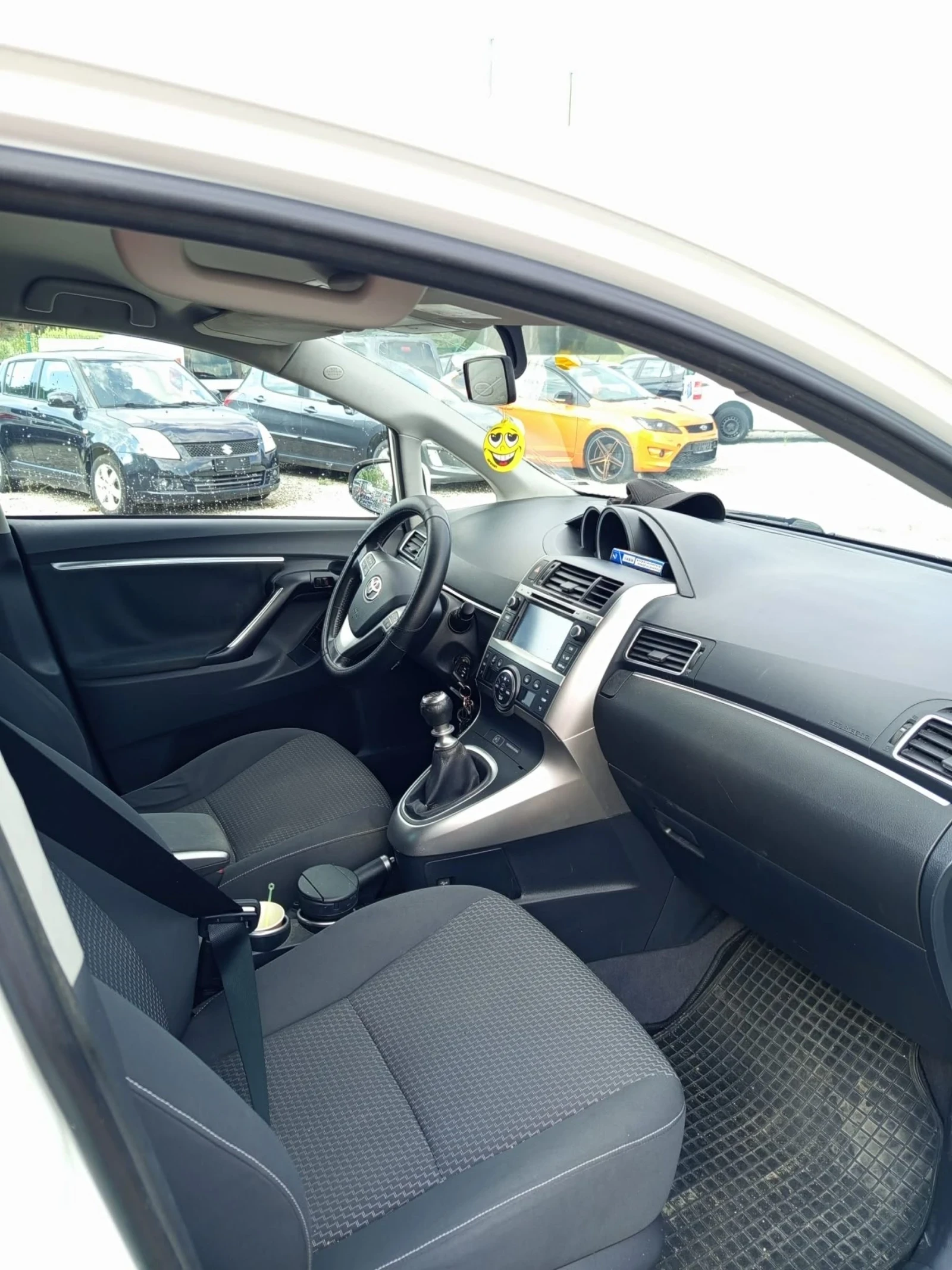 Toyota Verso 1.6, снимка 8 - Автомобили и джипове - 55065755