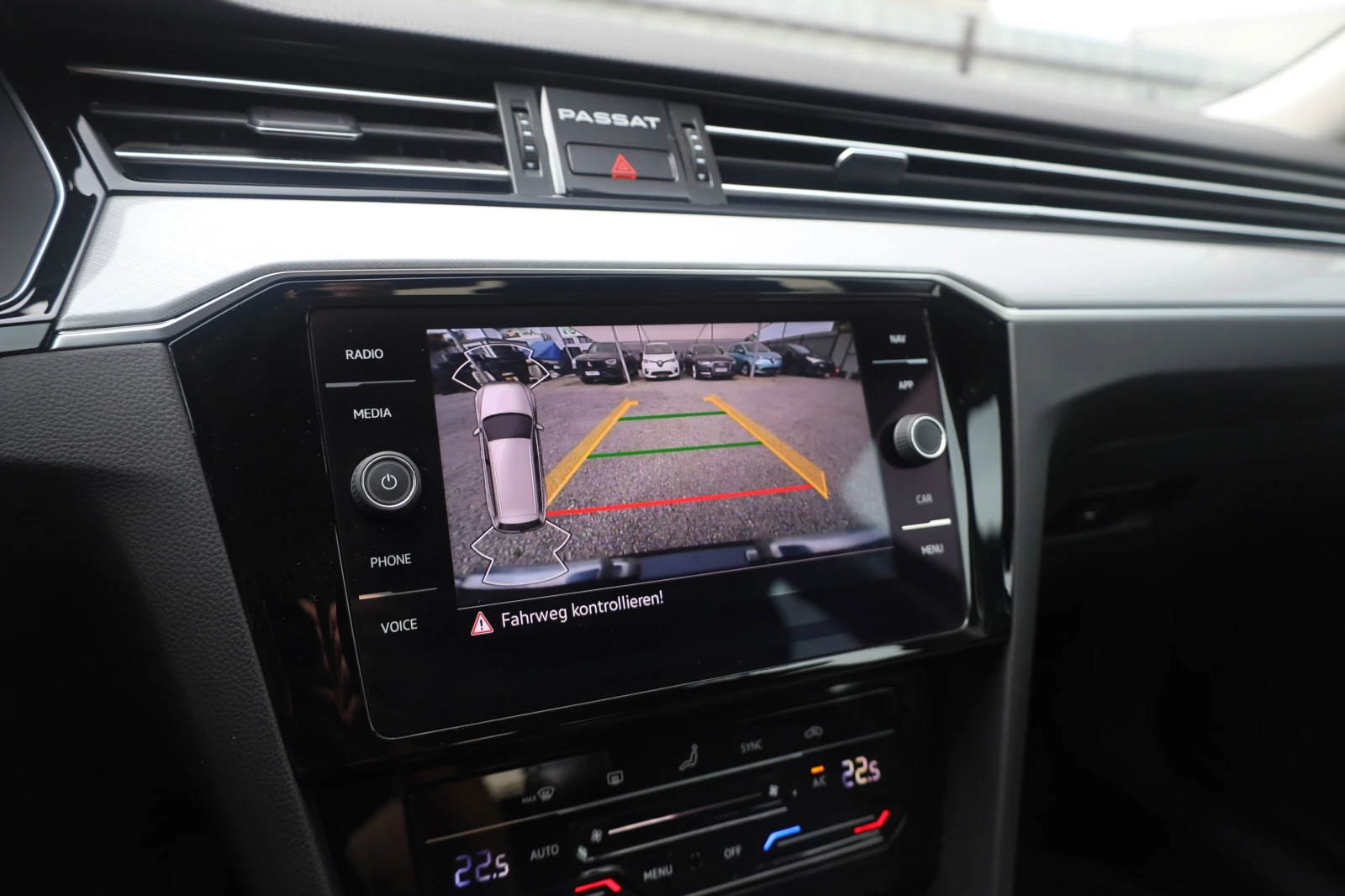 VW Passat 2.0 TDI Face ACC KAM KeyStart Blind Lane #iCarbg, снимка 15 - Автомобили и джипове - 55708017
