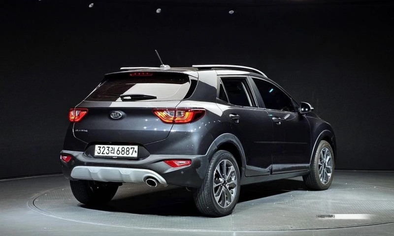 Kia Stonic Diesel 1.6 Trendy * НАЙ-ДОБРА ЦЕНА В БЪЛГАРИЯ* , снимка 2 - Автомобили и джипове - 52112129