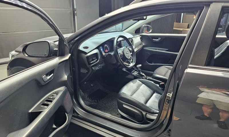 Kia Stonic Diesel 1.6 Trendy * НАЙ-ДОБРА ЦЕНА В БЪЛГАРИЯ* , снимка 11 - Автомобили и джипове - 52112129