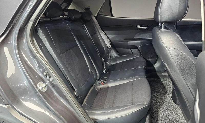 Kia Stonic Diesel 1.6 Trendy * НАЙ-ДОБРА ЦЕНА В БЪЛГАРИЯ* , снимка 12 - Автомобили и джипове - 52112129