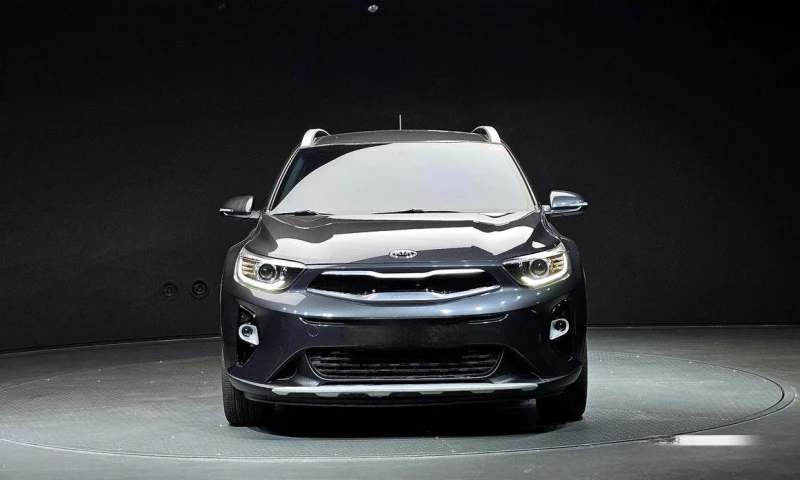 Kia Stonic Diesel 1.6 Trendy * НАЙ-ДОБРА ЦЕНА В БЪЛГАРИЯ* , снимка 3 - Автомобили и джипове - 52112129