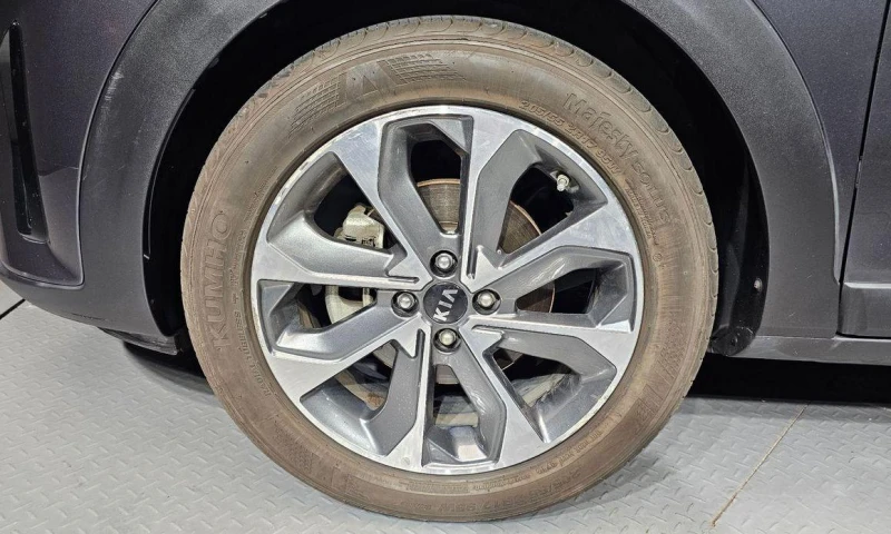 Kia Stonic Diesel 1.6 Trendy * НАЙ-ДОБРА ЦЕНА В БЪЛГАРИЯ* , снимка 5 - Автомобили и джипове - 52112129