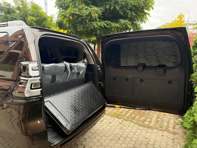 Toyota Land cruiser 150  BLACK EDITION, снимка 17 - Автомобили и джипове - 52262043