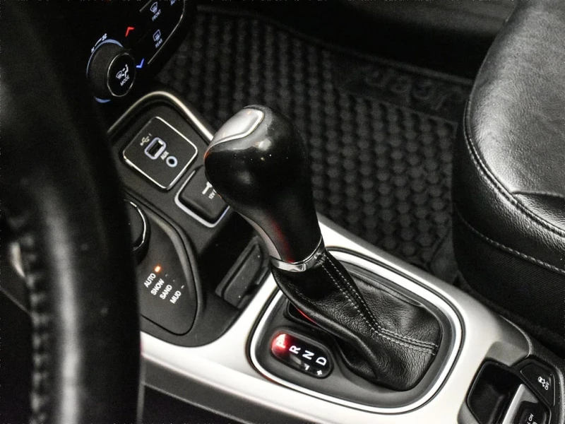 Jeep Compass * One Owner High Altitude! * CARFAX * ЦЕНА ДО БГ, снимка 11 - Автомобили и джипове - 52736248