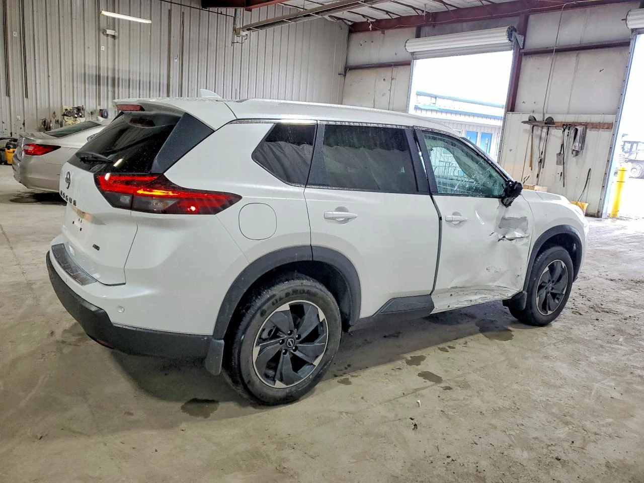 Nissan Rogue SV 4x4 КРАЙНА ЦЕНА ДО БГ!!!, снимка 3 - Автомобили и джипове - 54160151