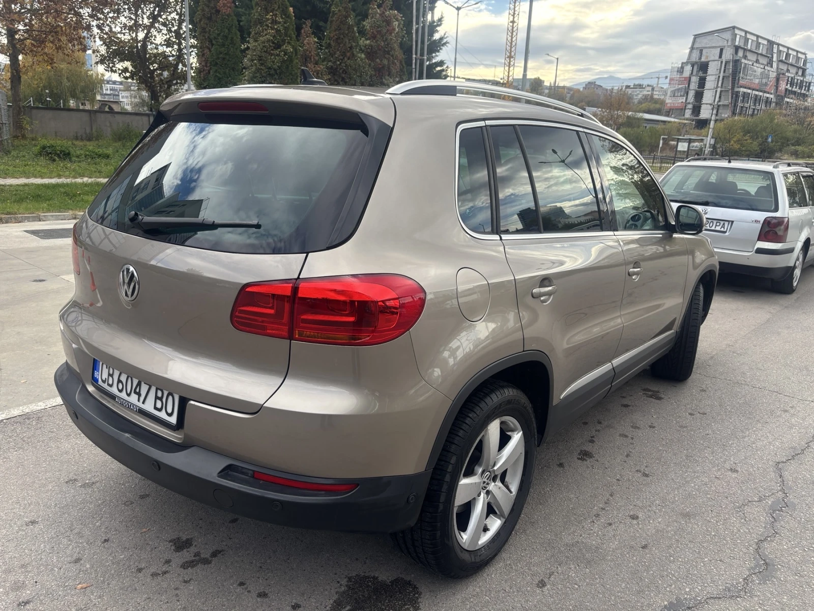 VW Tiguan 2.0 TSI Facelift (Sport & Style 4Motion), снимка 7 - Автомобили и джипове - 54190190