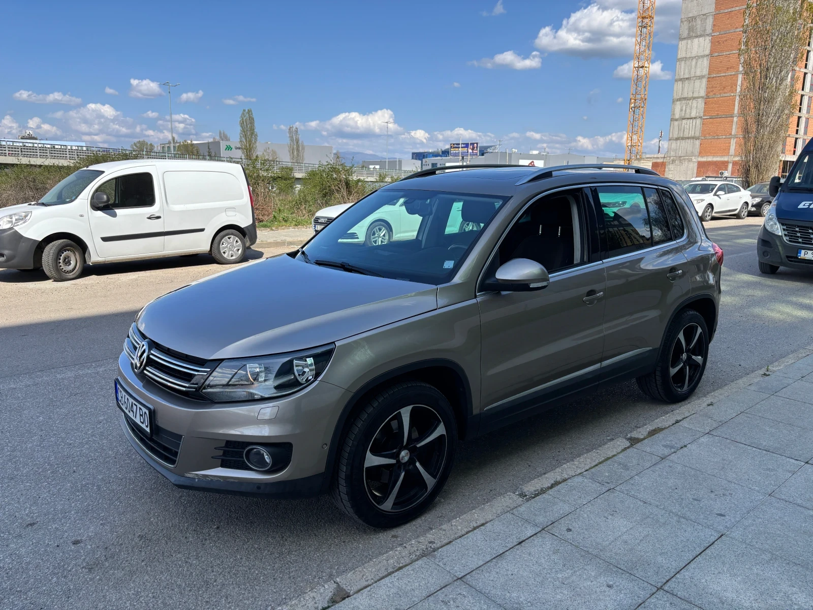 VW Tiguan 2.0 TSI Facelift (Sport & Style 4Motion), снимка 4 - Автомобили и джипове - 54361663