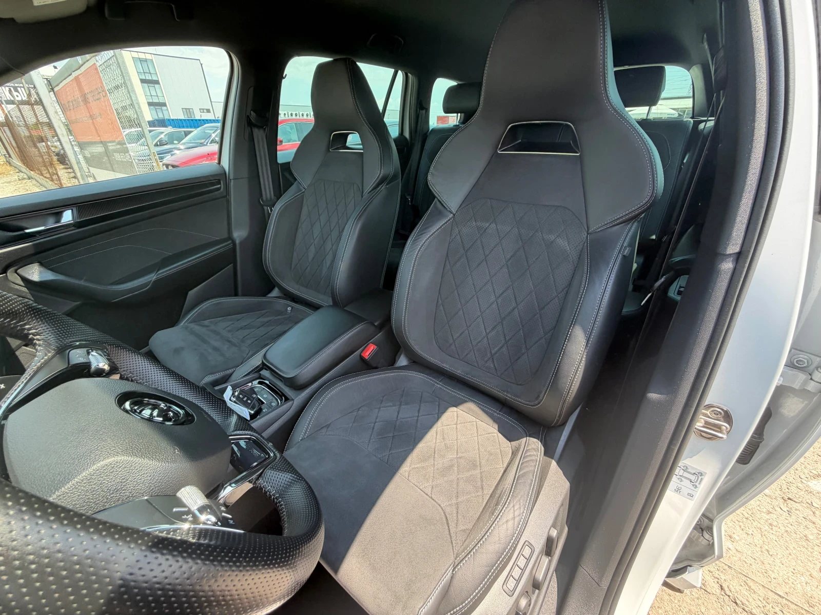 Skoda Kodiaq 2.0TDI SPORTLINE/FACE/LED/ACC/CARPLAY/ ОТ ШКОДА!!, снимка 10 - Автомобили и джипове - 55085814