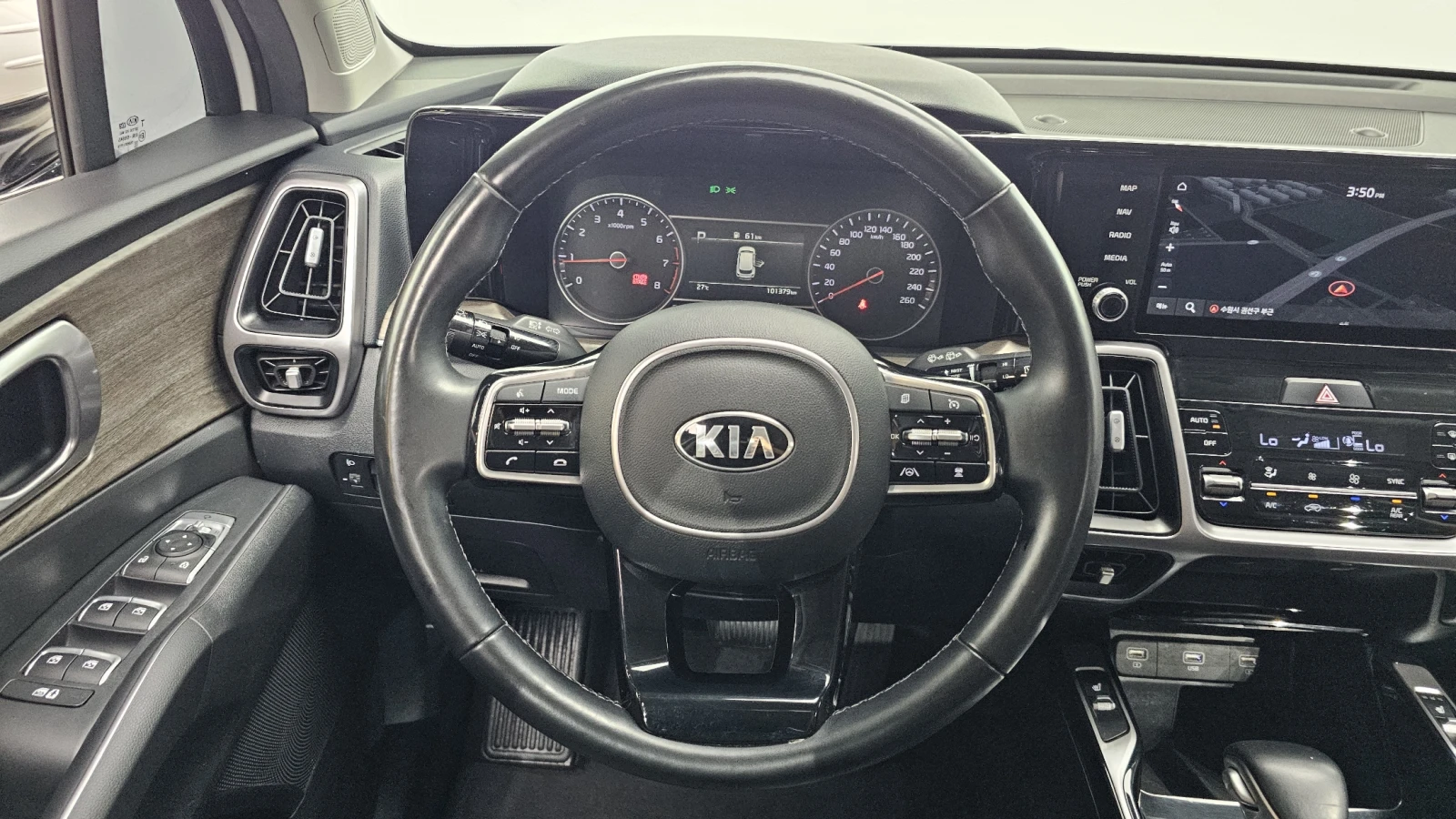 Kia Sorento 2.5* BLIND SPOT* ПОДГРЕВ ВОЛАН* КРАЙНА ЦЕНА, снимка 12 - Автомобили и джипове - 55336590