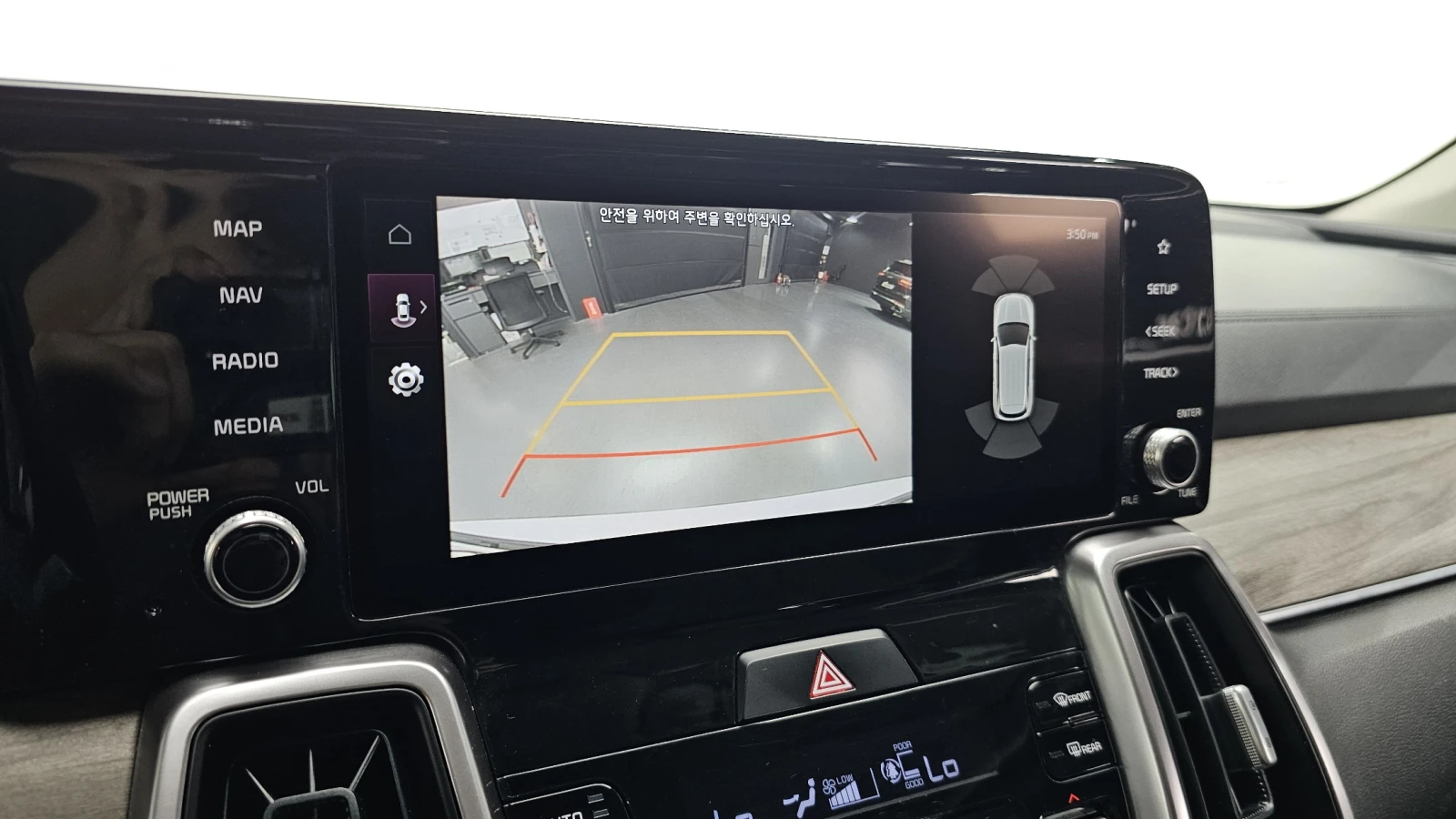 Kia Sorento 2.5* BLIND SPOT* ПОДГРЕВ ВОЛАН* КРАЙНА ЦЕНА, снимка 14 - Автомобили и джипове - 55336590