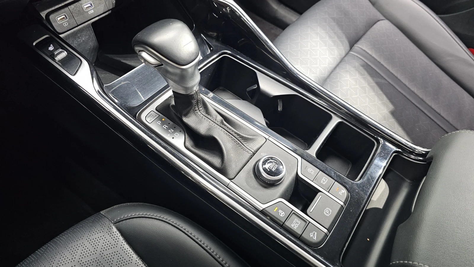 Kia Sorento 2.5* BLIND SPOT* ПОДГРЕВ ВОЛАН* КРАЙНА ЦЕНА, снимка 9 - Автомобили и джипове - 55336590