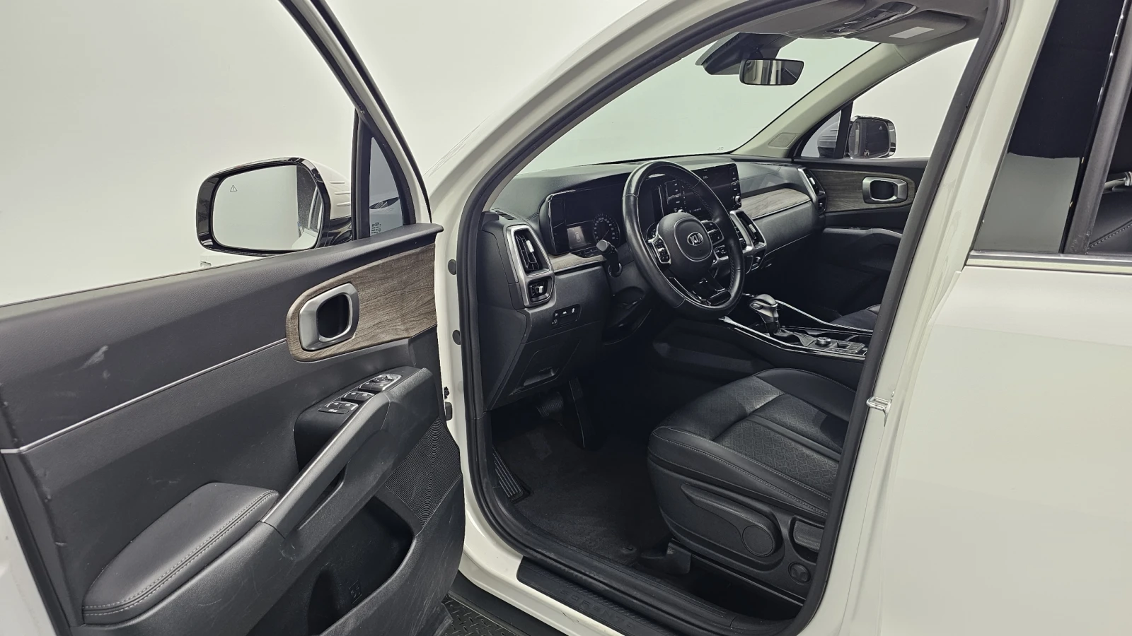 Kia Sorento 2.5* BLIND SPOT* ПОДГРЕВ ВОЛАН* КРАЙНА ЦЕНА, снимка 10 - Автомобили и джипове - 55336590