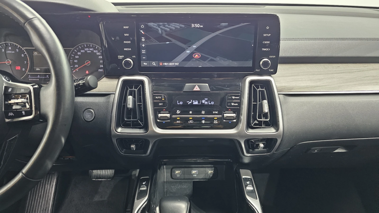 Kia Sorento 2.5* BLIND SPOT* ПОДГРЕВ ВОЛАН* КРАЙНА ЦЕНА, снимка 13 - Автомобили и джипове - 55336590