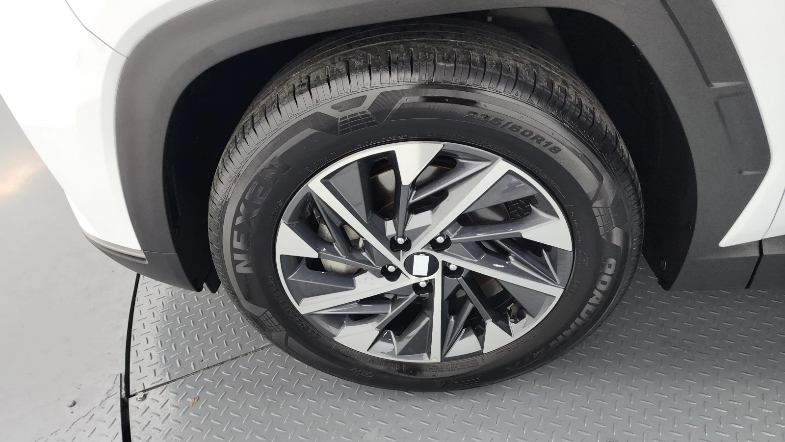 Hyundai Tucson 1.6 Turbo Premium 4x4* ПОДГРЕВ* ОБДУХВАНЕ* КАМЕРА , снимка 5 - Автомобили и джипове - 55391484