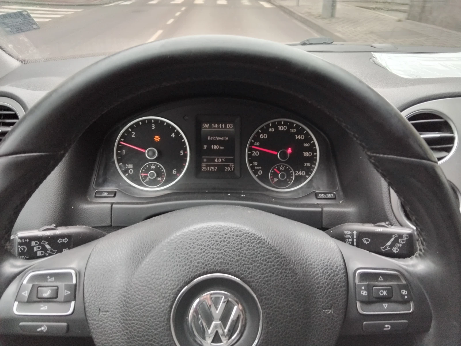 VW Tiguan, снимка 7 - Автомобили и джипове - 55514358
