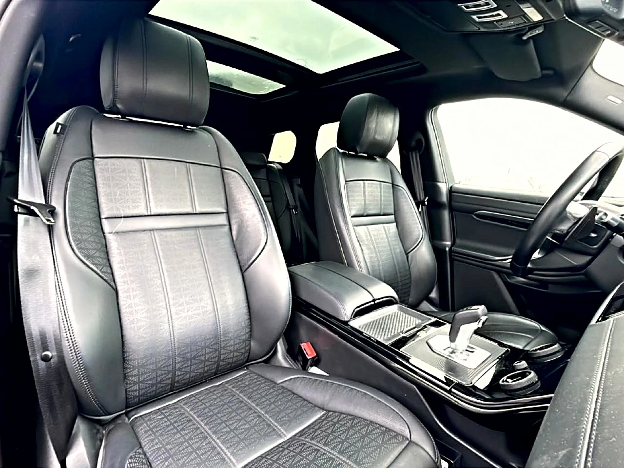 Land Rover Range Rover Evoque R-Dynamic HSE Pano Leather LED Navi, снимка 7 - Автомобили и джипове - 56259854