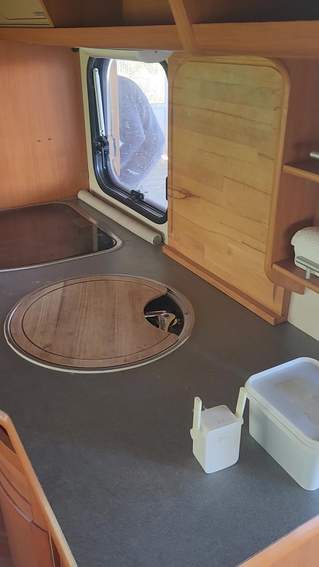 Каравана Adria 745, снимка 8 - Каравани и кемпери - 54044436