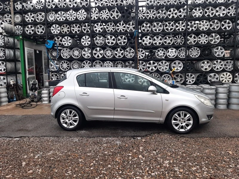 Opel Corsa 1.4i, снимка 3 - Автомобили и джипове - 47061168