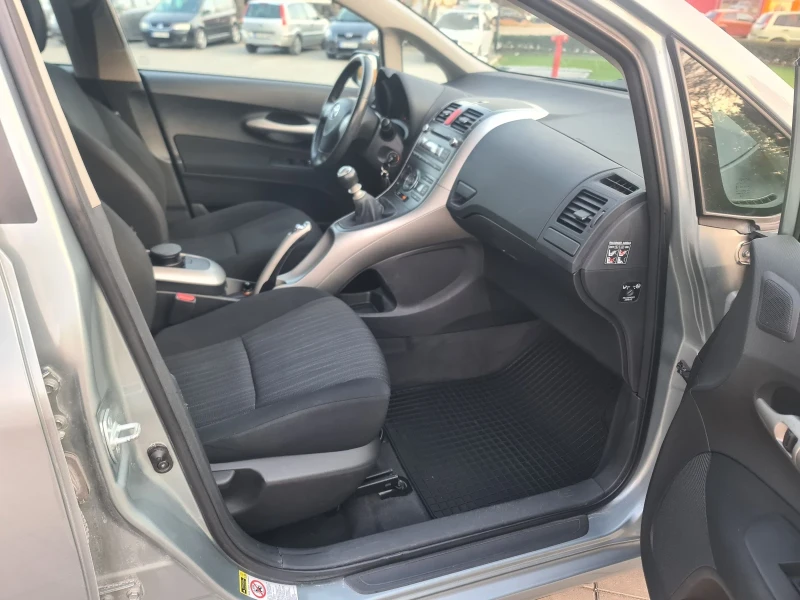 Toyota Auris 1.33 i. 100хил., снимка 10 - Автомобили и джипове - 47782289