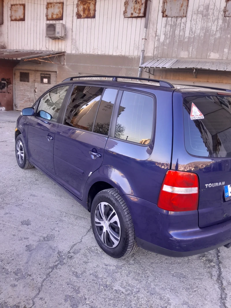 VW Touran, снимка 3 - Автомобили и джипове - 48101951