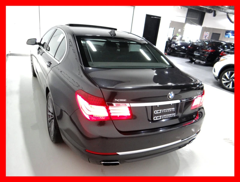 BMW 750 xDrive* АвтоКредит* (ЦЕНА ДО БГ), снимка 3 - Автомобили и джипове - 53290015