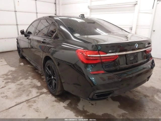BMW 750 XDRIVE M ПАКЕТ МАСАЖИ HARMAN KARDON, снимка 4 - Автомобили и джипове - 53031383