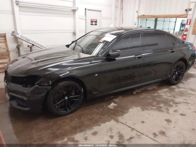 BMW 750 XDRIVE M ПАКЕТ МАСАЖИ HARMAN KARDON, снимка 2 - Автомобили и джипове - 53031383