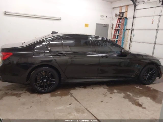 BMW 750 XDRIVE M ПАКЕТ МАСАЖИ HARMAN KARDON, снимка 7 - Автомобили и джипове - 53031383