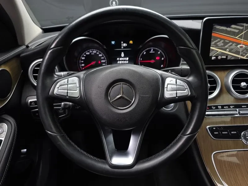 Mercedes-Benz C 220, снимка 13 - Автомобили и джипове - 53825781