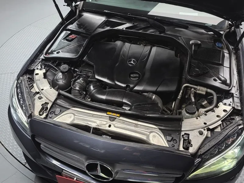 Mercedes-Benz C 220, снимка 6 - Автомобили и джипове - 53825781