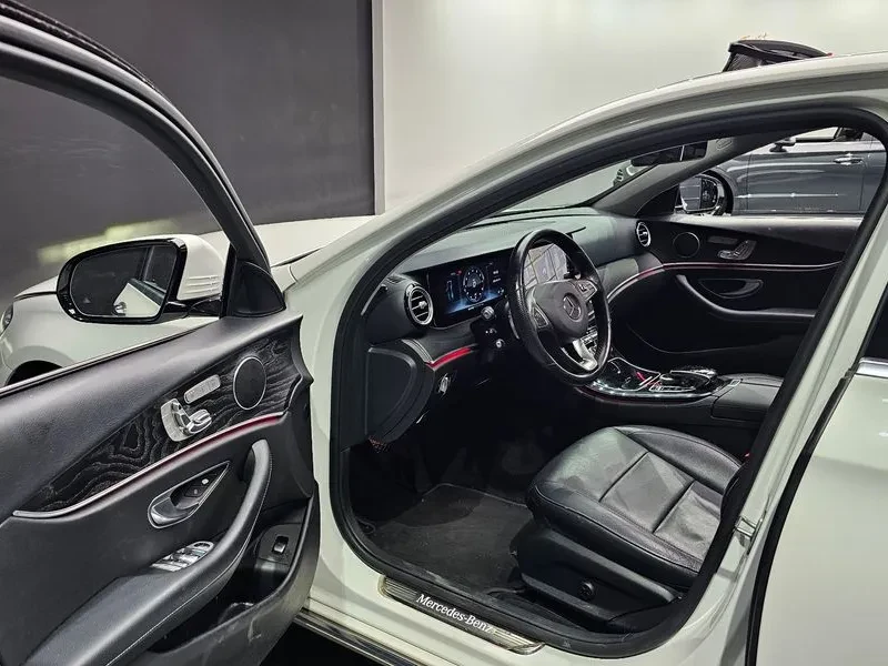 Mercedes-Benz E 200 Avantgarde, снимка 10 - Автомобили и джипове - 56018650
