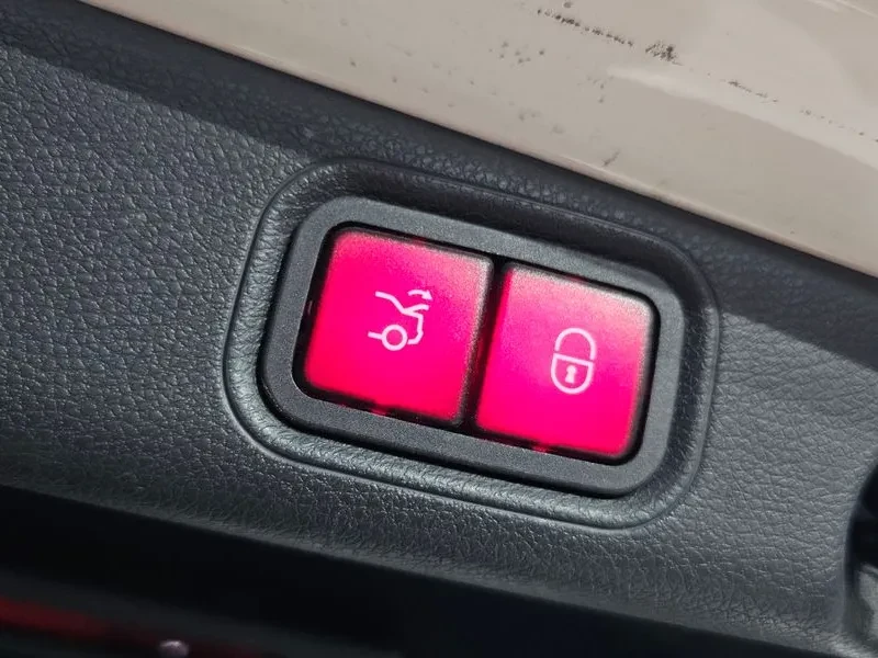 Mercedes-Benz E 200 Avantgarde, снимка 15 - Автомобили и джипове - 56018650