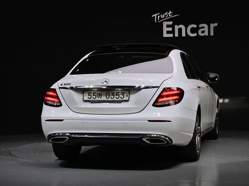 Mercedes-Benz E 200 Avantgarde, снимка 4 - Автомобили и джипове - 56018650
