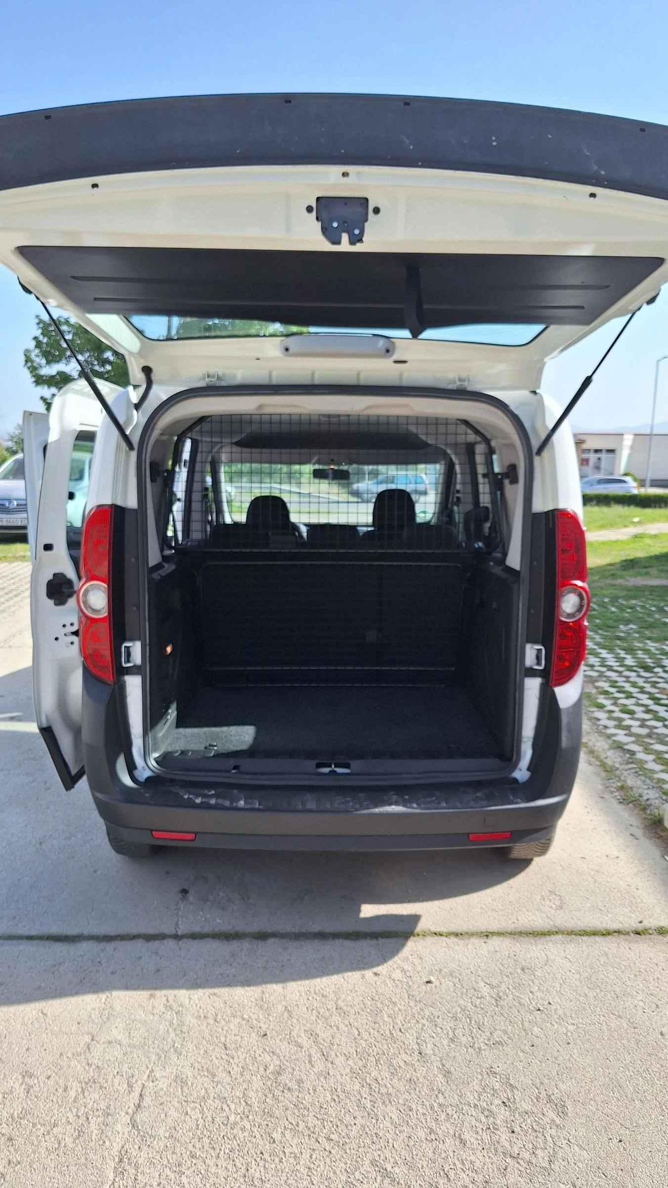 Opel Combo 1.6 Cdti 5mes KLIMA 6skorosti - изображение 6