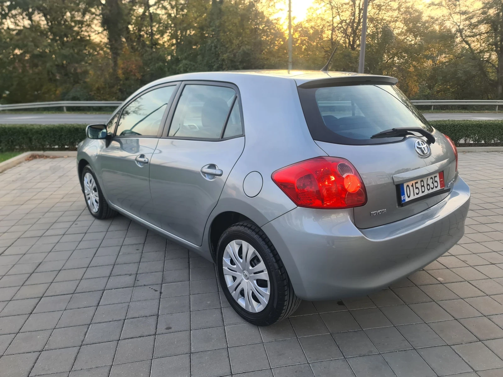 Toyota Auris 1.33 i. 100хил. - изображение 6