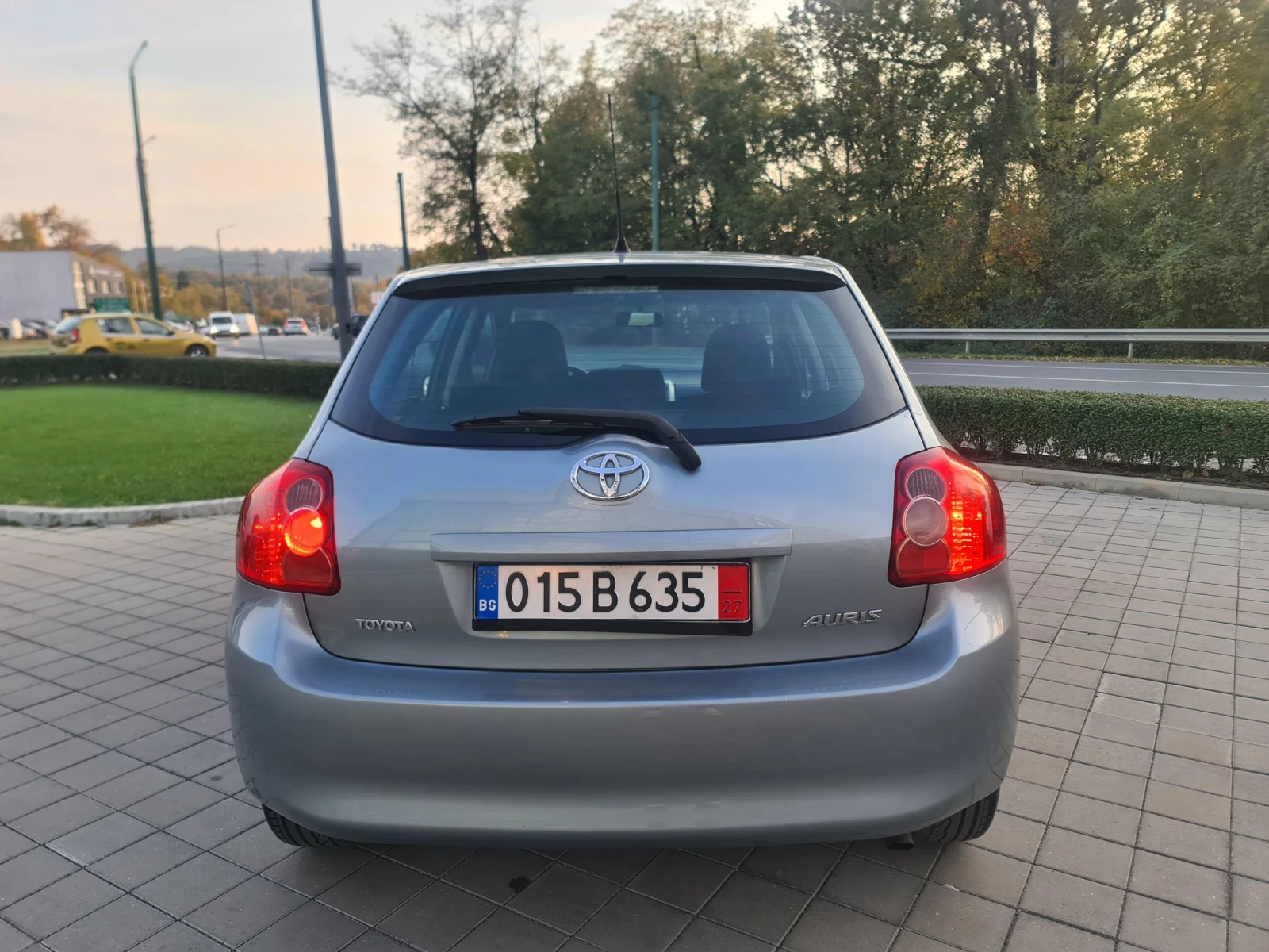 Toyota Auris 1.33 i. 100хил. - изображение 5