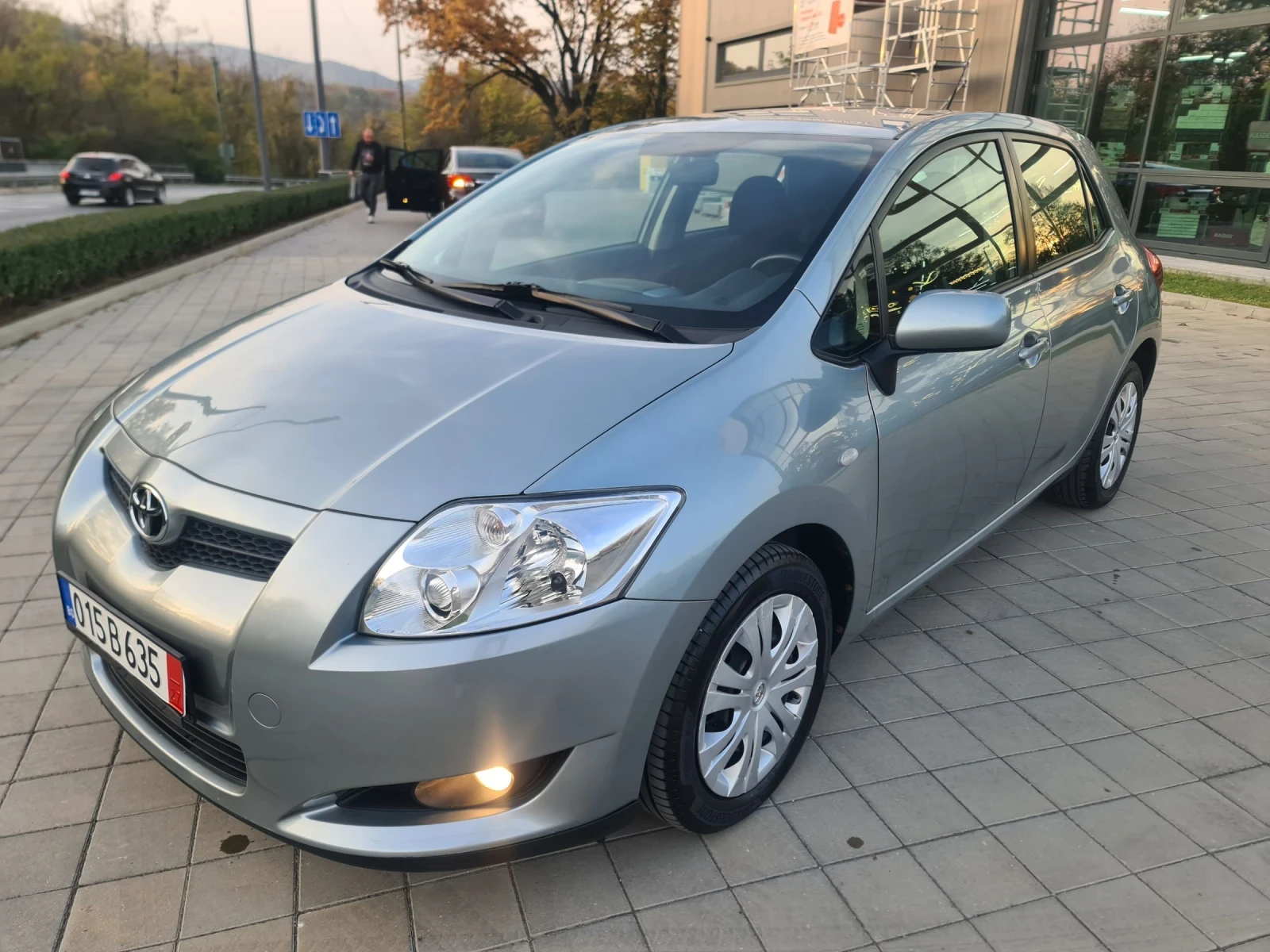 Toyota Auris 1.33 i. 100хил. - изображение 3