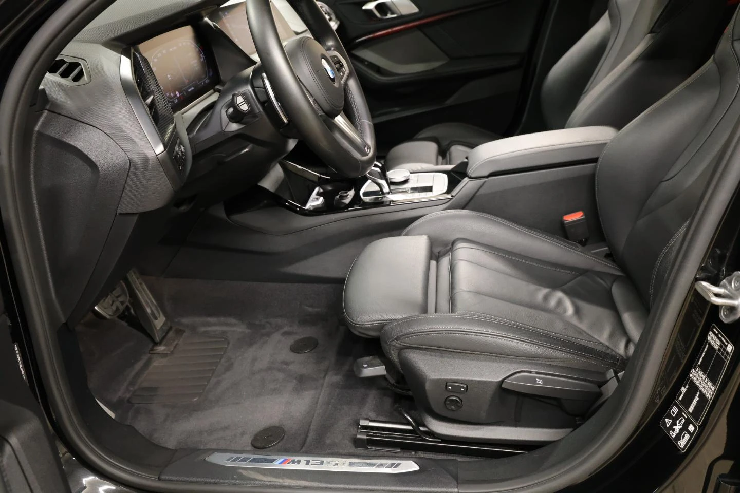 BMW M135 xDrive Sportautomatic M sport Paket - изображение 6