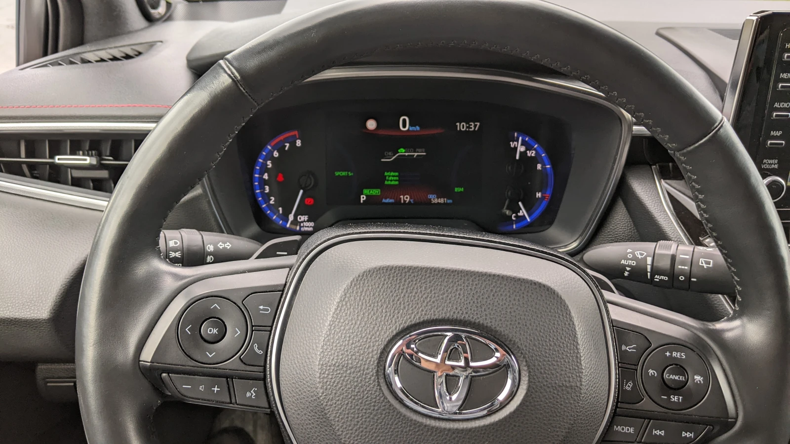 Toyota Corolla Lounge - изображение 8