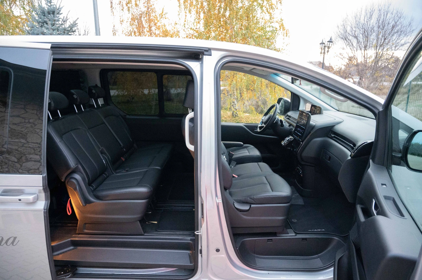 Hyundai Staria 4X4* Luxory* с ДДС - изображение 9