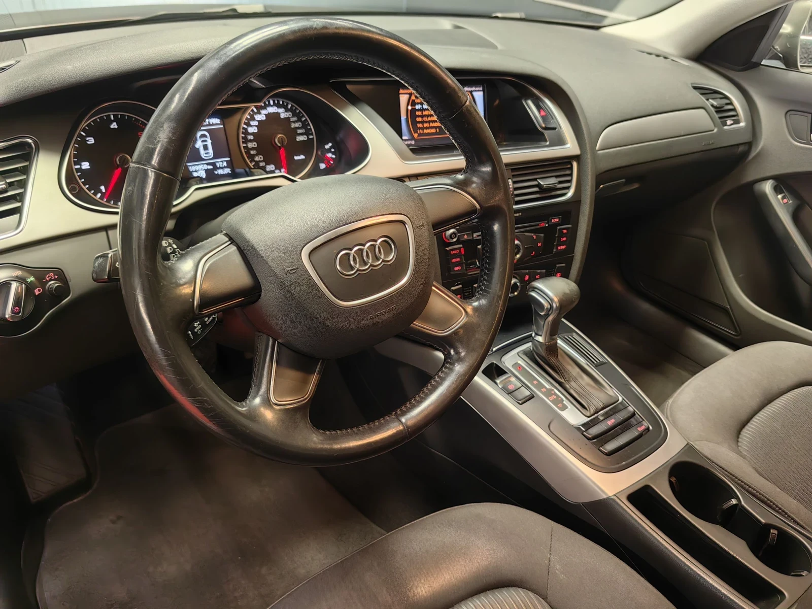 Audi A4 2.0TDI* 143к.с* АВТОМАТ* ТЕМПОМАТ* PORSCHE ZAPAD* , снимка 11 - Автомобили и джипове - 53736410