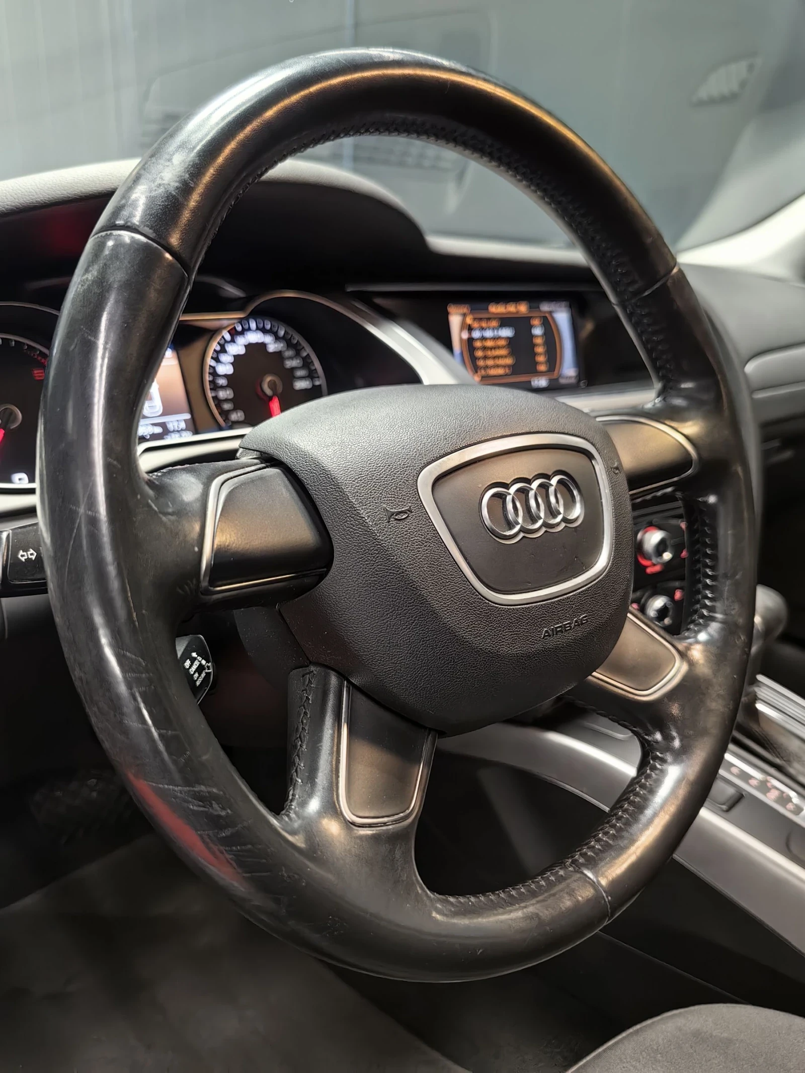 Audi A4 2.0TDI* 143к.с* АВТОМАТ* ТЕМПОМАТ* PORSCHE ZAPAD* , снимка 13 - Автомобили и джипове - 53736410