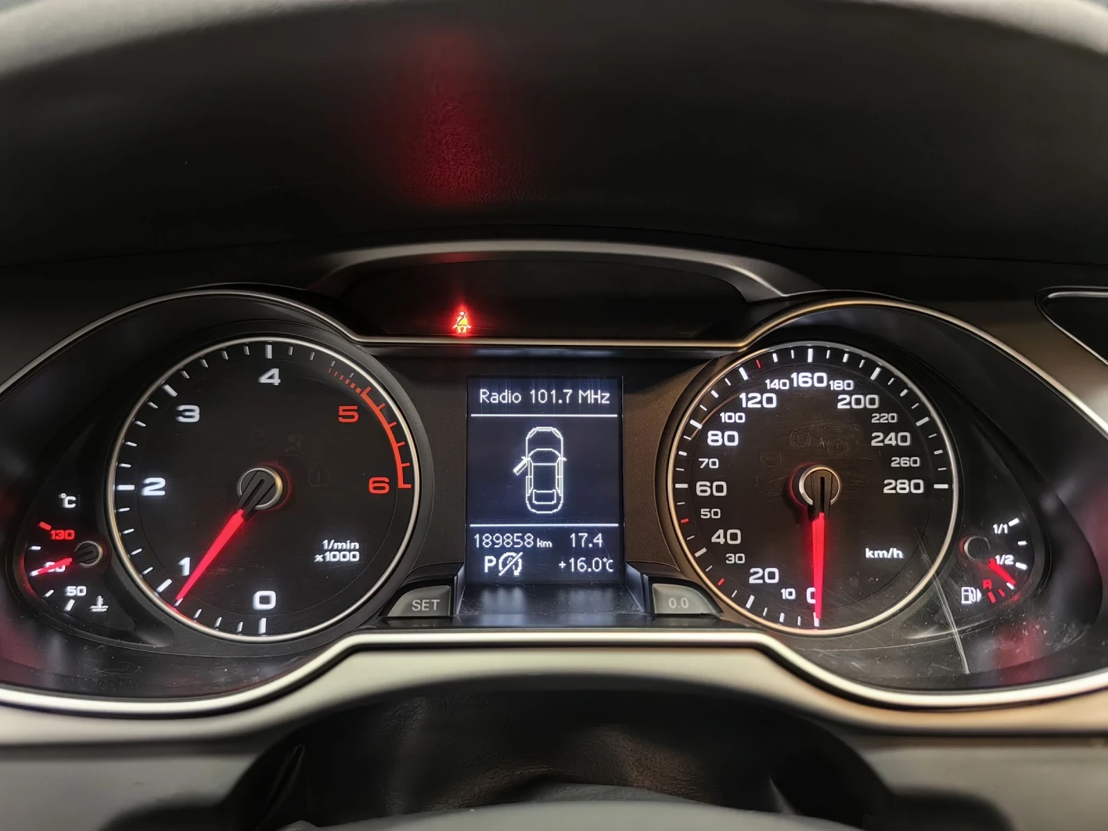 Audi A4 2.0TDI* 143к.с* АВТОМАТ* ТЕМПОМАТ* PORSCHE ZAPAD* , снимка 14 - Автомобили и джипове - 53736410