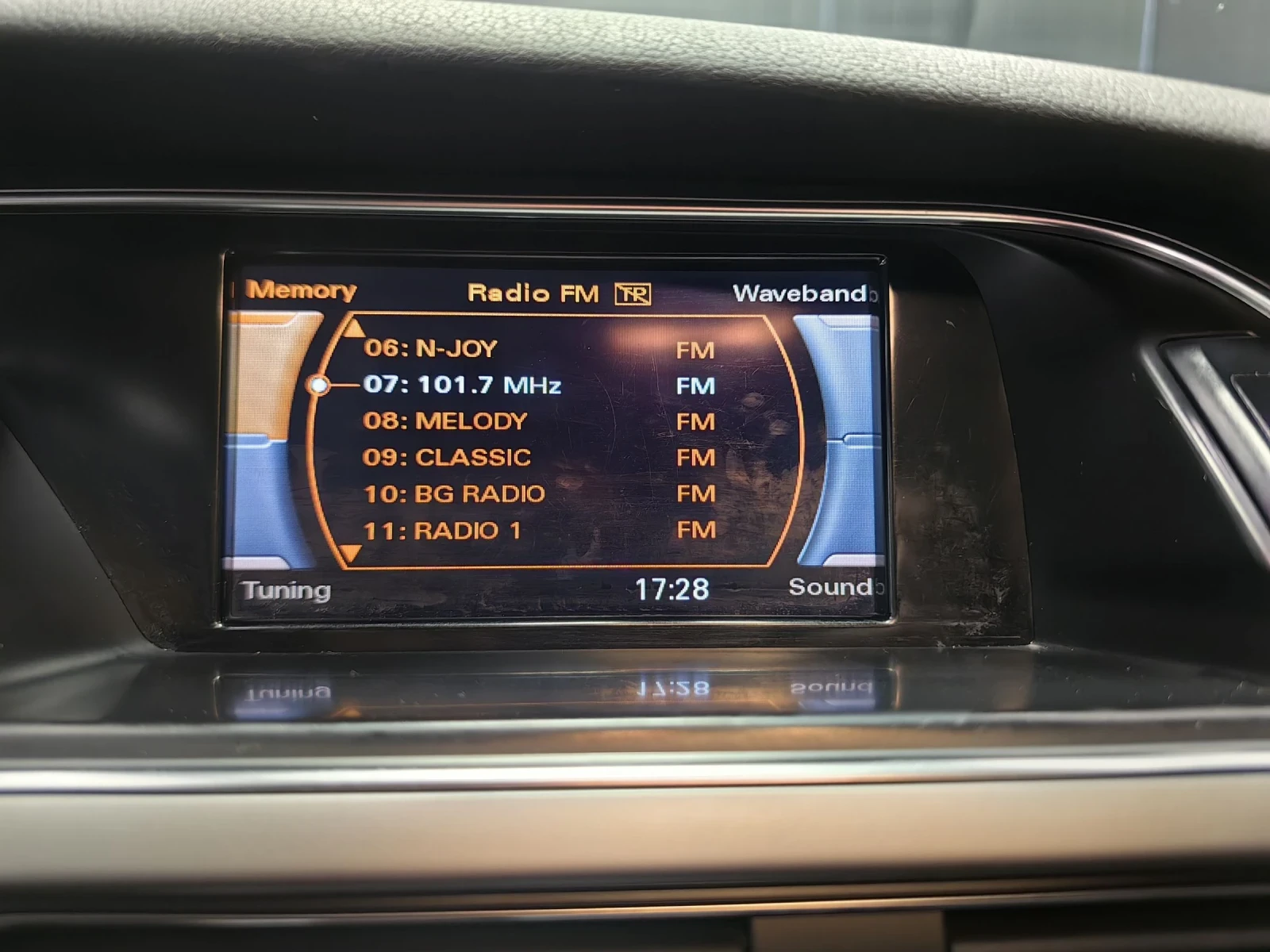 Audi A4 2.0TDI* 143к.с* АВТОМАТ* ТЕМПОМАТ* PORSCHE ZAPAD* , снимка 17 - Автомобили и джипове - 53736410