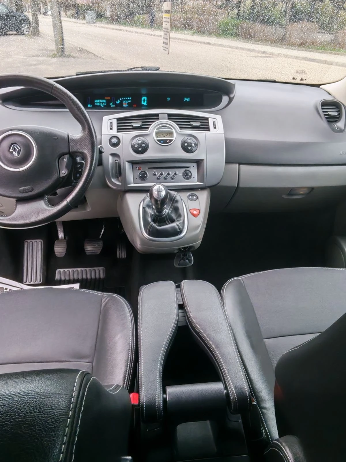 Renault Grand scenic 1.6i, снимка 8 - Автомобили и джипове - 53952112