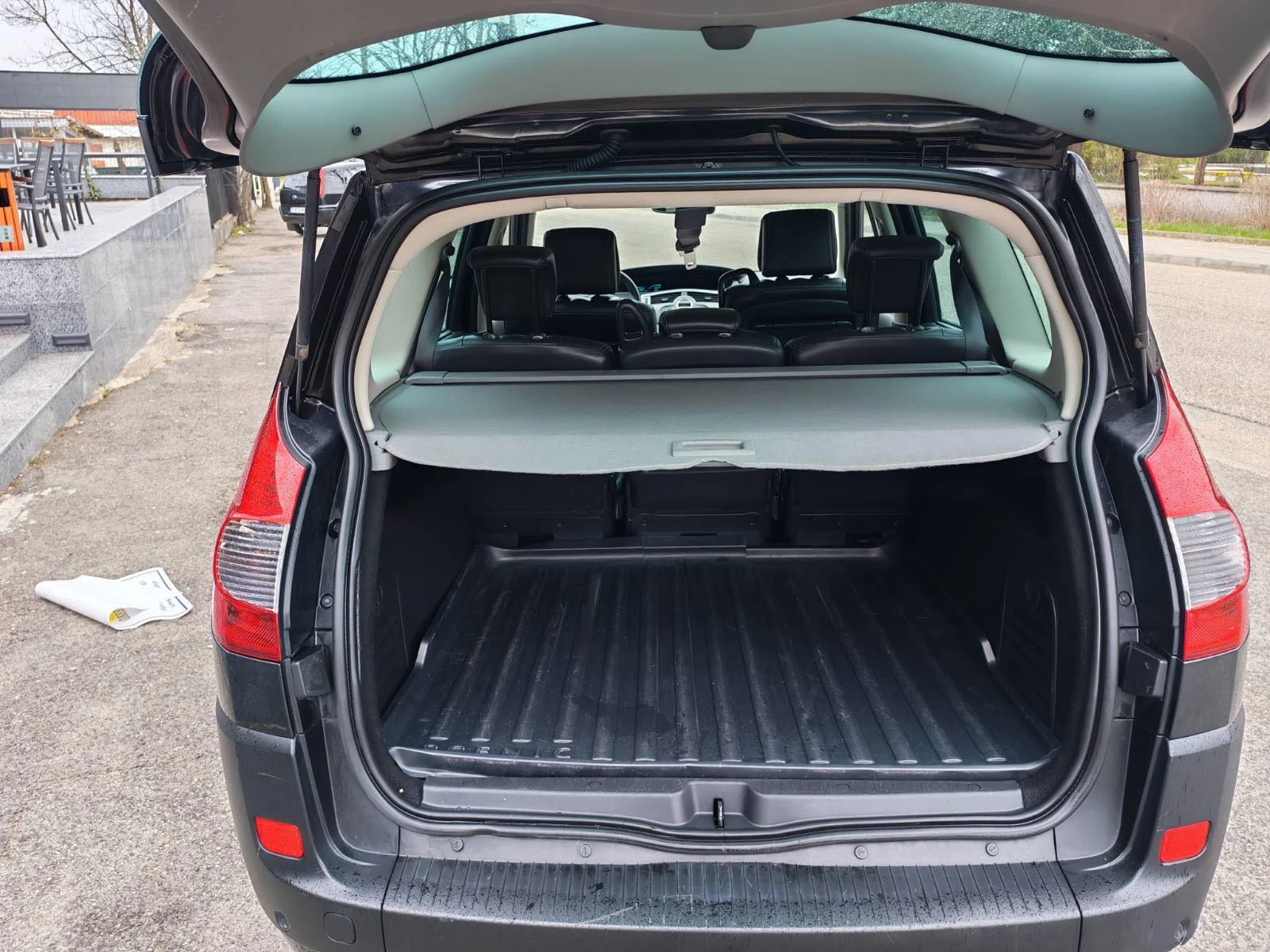 Renault Grand scenic 1.6i, снимка 14 - Автомобили и джипове - 53952112