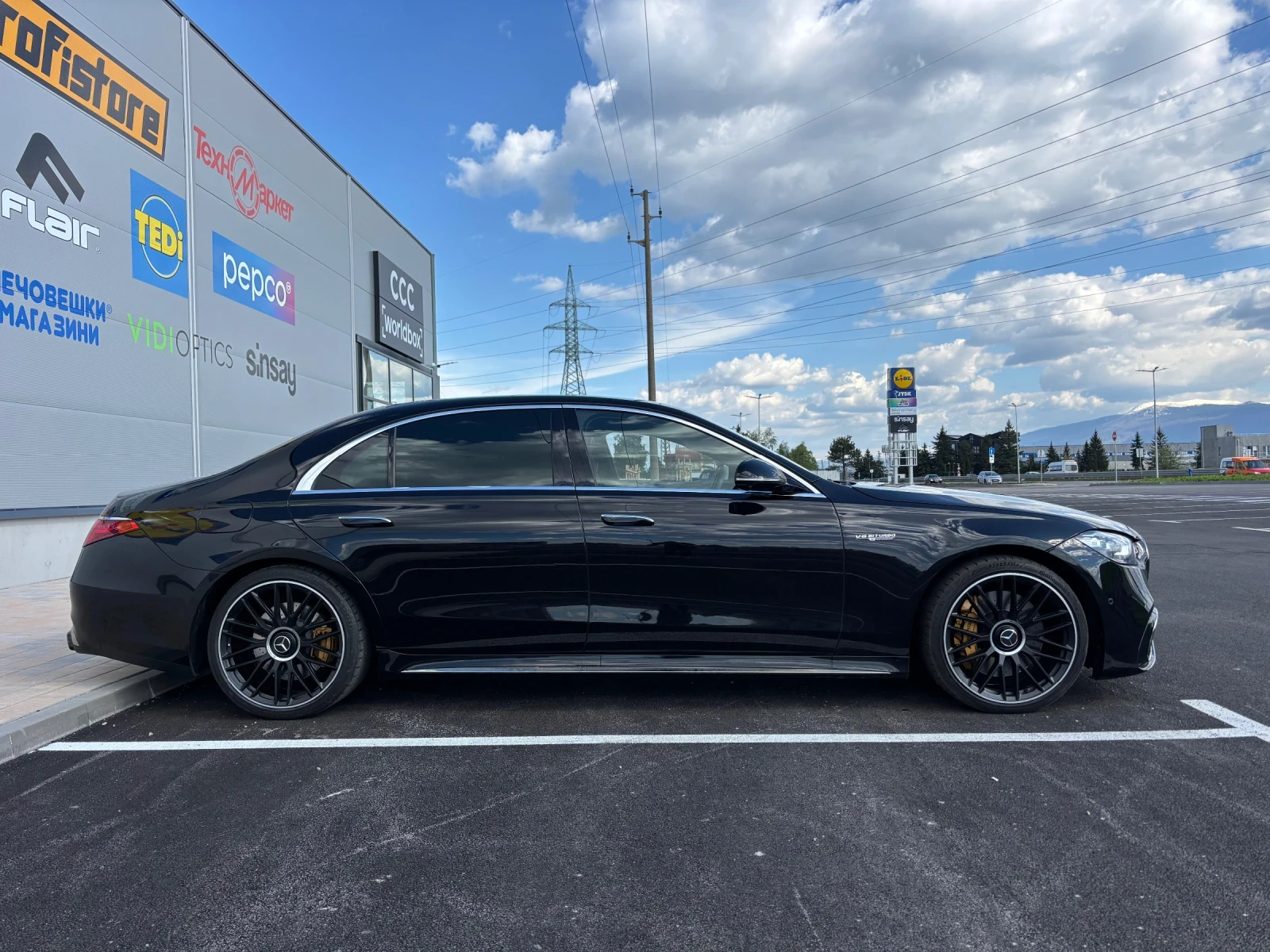 Mercedes-Benz S 580 L* 63EAMG* EXCLUSIVE* RED* DESIGNO* , снимка 3 - Автомобили и джипове - 54413938