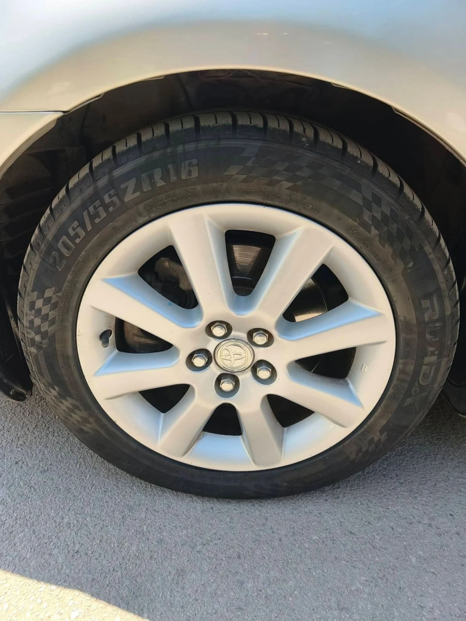 Toyota Avensis, снимка 8 - Автомобили и джипове - 54828299