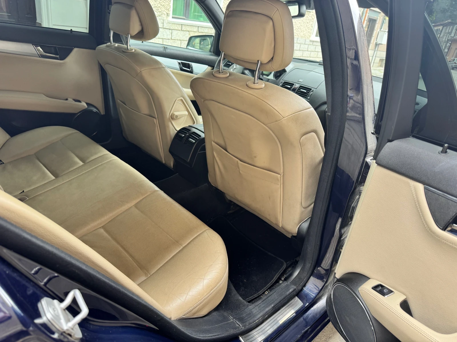 Mercedes-Benz C 220, снимка 10 - Автомобили и джипове - 54987657